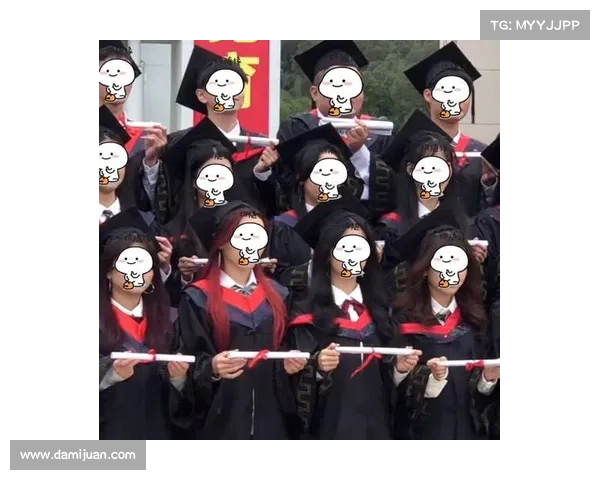 黑纱学士服意外走红,女生注意到内标签背后引发的尴尬“用途” 黑纱学士服意外走红,女生注意到内标签背后引发的尴尬“用途”